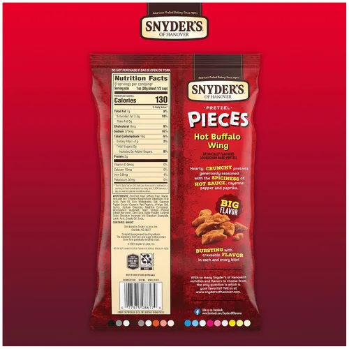 Vista 3 de Snyder's of Hanover Hot Buffalo Wing - Piezas de pretzel de 8 onzas