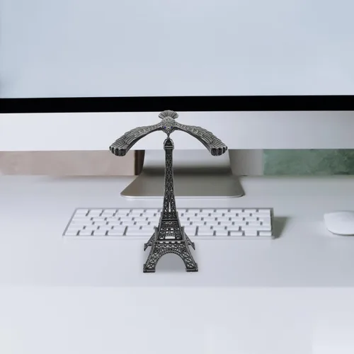 Vista 3 de Totority Balance Bird - Águila de aleación con torre Eiffel, juguete de escritorio de gravedad de 5.9 pulgadas, demostración de física giratoria