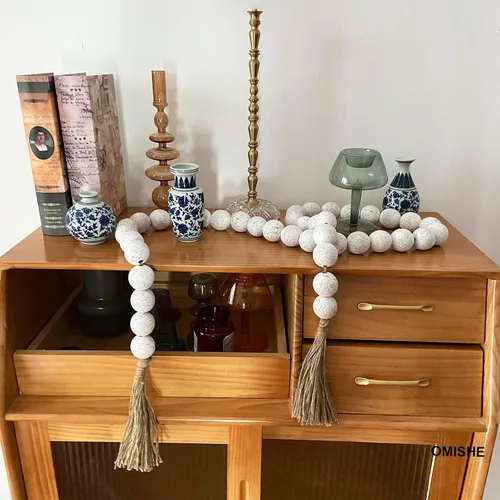 Vista 141 de OMISHE Guirnalda de cuentas de madera extra grande con cuentas de madera y borlas de 1.6 pulgadas de diámetro, cuentas decorativas rústicas de 41