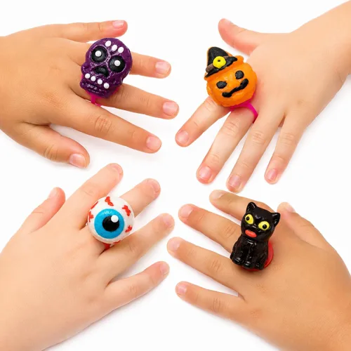 Vista 3 de Fruidles - 12 anillos de caramelo de Halloween, diseño de gato negro espeluznante con forma de globo ocular, envueltos individualmente con ventosas