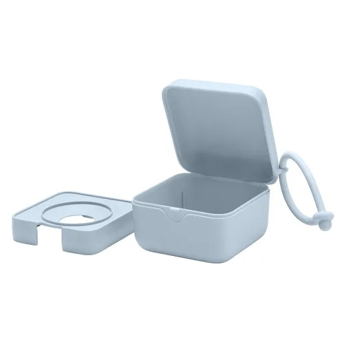 Vista 5 de BIBS Caja de chupete con lazo para almacenar y transportar chupetes Material 100% libre de BPA Diseñado y fabricado en Dinamarca Azul bebé