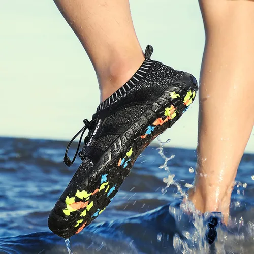 Vista 5 de CHUIKUAJ Zapatos de agua para hombre, zapatos descalzos, zapatos de natación para la playa, zapatos aeróbicos de secado rápido, negro-EU41
