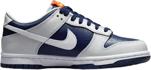 Vista 219 de Nike Kid's Dunk Low Sneaker