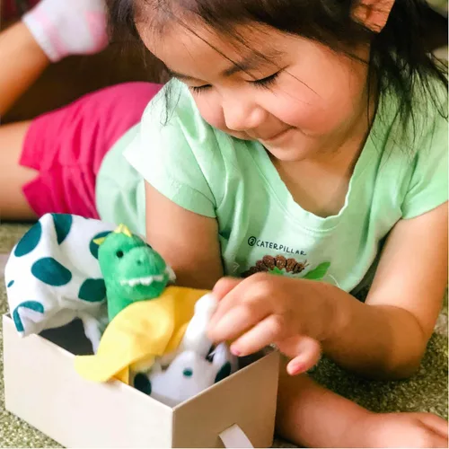Vista 47 de Animales en cajas - Juego de manoplas el gatito con peluche y accesorios