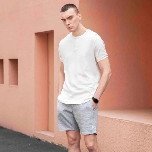 Vista 4 de maamgic Pantalones cortos deportivos para hombre de 7 pulgadas por encima de la rodilla, pantalones cortos de gimnasio con bolsillos con cremallera