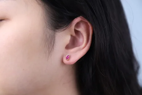 Vista 4 de Gin & Grace Pendientes de oro amarillo de 14 quilates con rubí y diamante natural (I1) para mujer.