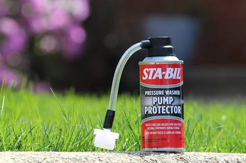 Vista 11 de STA-BIL Protector de bomba, 4 oz Protege las bombas de lavado a presión durante el almacenamiento con anticongelante y lubricante.