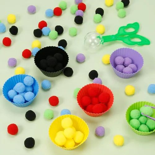 Vista 7 de 170 piezas de relleno sensorial de habilidades motoras finas que incluyen 12 cuencos de clasificación, 150 pompones, 6 pinzas, 2 tijeras para niños