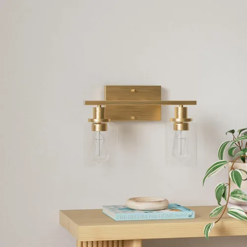 Vista 2 de ShineTech 2 luces de tocador doradas para baño, iluminación de pared moderna con vidrio transparente, luz de aplique de latón cepillado para espejo