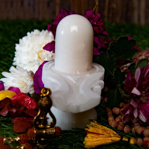 Vista 2 de Wonder Care Estatua de Shiva Lingam de piedra de mármol Shiva Estatua de Shiva hecha a mano Shiva Lingham Stone White Shivling para Pooja