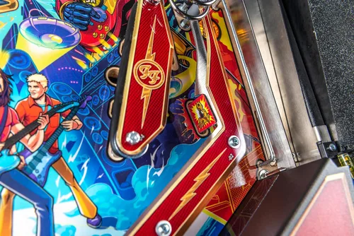 Vista 25 de Stern Pinball Foo Fighters con Insider Connected, Premium Edition Arcade Pinball Machine
