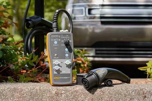 Vista 4 de Fluke Kit adaptador FEV100 para pruebas de estación de carga de vehículos eléctricos, prueba tipo 1, nivel 1 o nivel 2 CA para EVSE