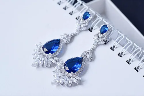 Vista 2 de Aretes colgantes de cristal AAAAA Australia chapados en oro blanco para boda, dama de honor, lágrima transparente, circonita cúbica, para mujeres