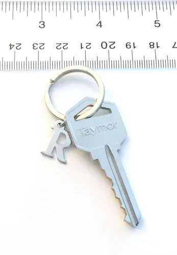 Vista 2 de Llavero con inicial, A B C D E F G H I J K L M N O P Q R S T U V W X Y Z Llavero con monograma, regalo para nuevo conductor, regalo personalizado