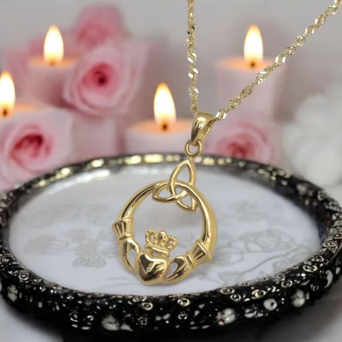 Vista 17 de 925 Sterling Silver Irish Claddagh Necklace - Trinity Celtic Knot Pendant with 20" Inch Chain - Hands Holding Heart Crown Charm - Love Celtic