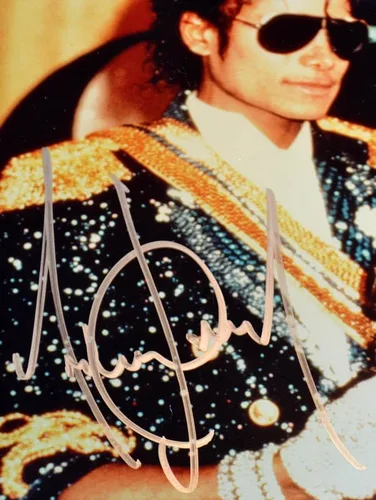 Vista 2 de MICHAEL JACKSON AUTOGRAPH Foto RARA firmada, marco iluminado, UACC RD#228 COA