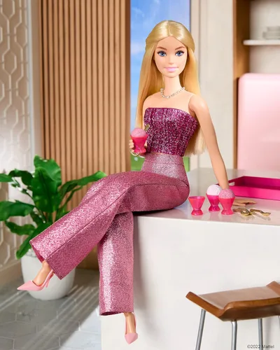 Vista 6 de Dragon Glassware x Barbie Vasos de Martini sin Tallo - Juego de 2 vasos de Martini de 7 onzas color rosa y magenta - Juego de cóctel con aislamiento