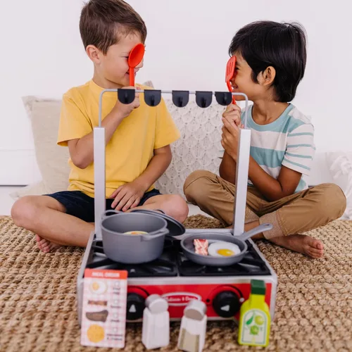 Vista 6 de Melissa & Doug Juego de cocina de madera de lujo de 19 piezas con comida de madera, olla y sartén duraderos