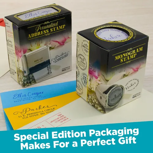 Vista 3 de Sello autoentintado con monograma personalizado, regalo perfecto para las fiestas en una elegante caja de regalo. Elige entre 15 colores de tinta
