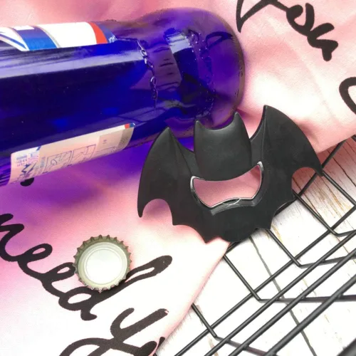 Vista 4 de Abridor de botellas con forma de Batman, imán para refrigerador, abridores de botellas de cerveza, abridor de botellas de regalo para suministros