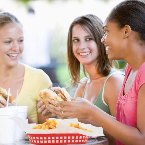 Vista 2 de Cesta de alimentos para pan, paquete de 20 bandejas de plástico para servir alimentos, cestas de restaurante, cesta reutilizable para papas fritas
