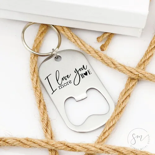 Vista 7 de Regalo personalizado para novio con texto en inglés "I Love You More", llavero abrebotellas, idea de regalo para él, regalo de Navidad personalizado