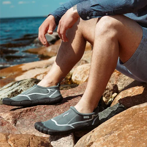 Vista 6 de NORTY Zapatos acuáticos para hombre, calcetines de natación acuáticos, para playa, barco y piscina, diseño descalzo, Skeletoe, esenciales