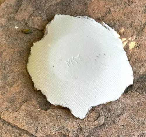 Vista 3 de Plato de anillo blanco y dorado de abeja reina, platos de joyería hechos a mano, regalo único para ella, mujeres, mamá, esposa, hermana, hija