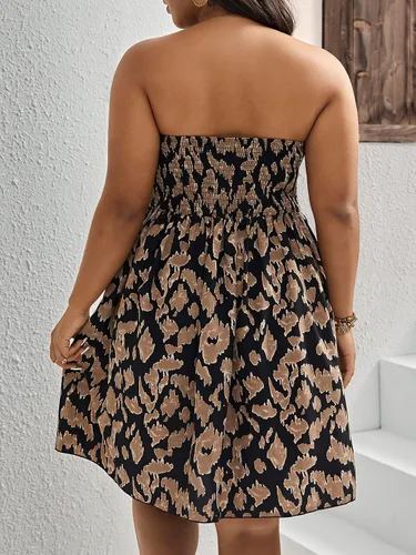 Vista 2 de SOLY HUX Vestido de tubo sin tirantes fruncido con estampado de talla grande para mujer, sin mangas, acampanado, vestidos cortos