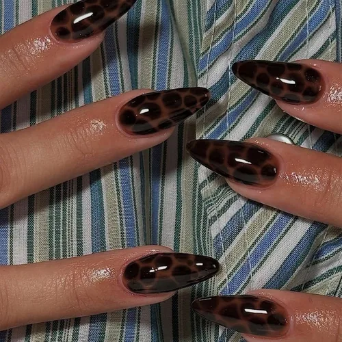 Vista 28 de NBNTGH Uñas postizas a presión de punta francesa blanca, uñas postizas de línea dorada, uñas postizas medianas con diseño de almendra, uñas postizas