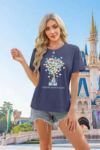 Vista 5 de Camisas mágicas para mujer, camisa Magic Kingdom, camiseta de manga corta con el lugar más feliz de la tierra, camiseta de vacaciones familiares