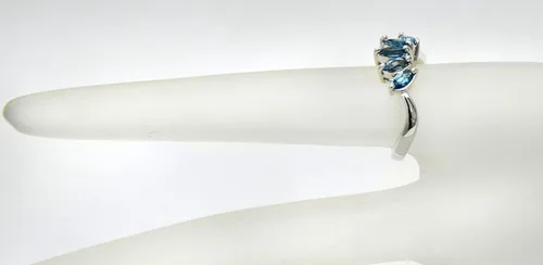 Vista 2 de RB Gems - Anillo de plata de ley 925 diseño de marquesa de 08 quilates chapado en rodio corona de 5 piedras