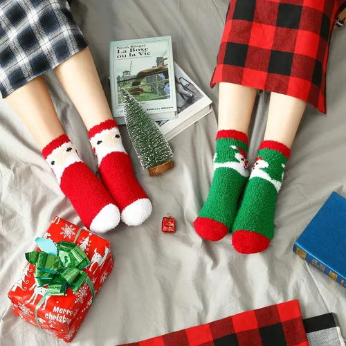 Vista 6 de 6 pares de calcetines de Navidad mullidos para mujer, calcetines de Navidad, calcetines cálidos de regalo de invierno, Multicolorido
