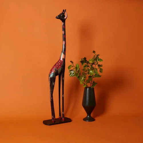Vista 2 de Estatua de jirafa de batik alta