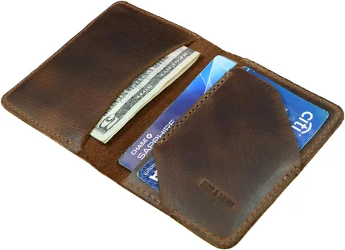 Vista 2 de Hide & Drink, Billetera plegable para tarjetas diagonal, hecha a mano de cuero de grano completo, almacenamiento compacto con clase, profesional