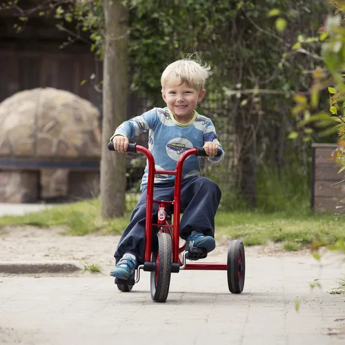 Vista 2 de Winther Viking Tricycle Kids Ride On, rojo, mediano, 24.5 pulgadas