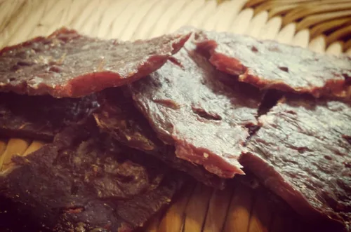 Vista 2 de Aufschnitt - Carne seca alimentada con pasto, baja en sodio, certificada Kosher, apta para dieta cetogénica, paquete de 2, barbacoa