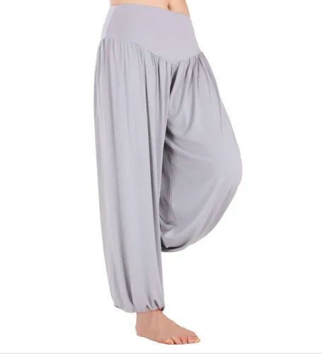 Vista 4 de Marca Hoerev pantalones de modal y elastano súper suave para yoga y pilates.