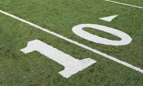 Vista 3 de Rust-Oleum Industrial Choice Athletic Field Striping Paint Bundle (12 unidades) y varita de rayas