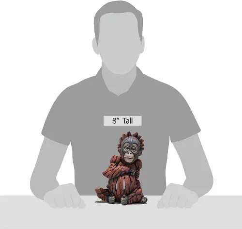 Vista 2 de Enesco Edge Sculpture Baby Orangutan - Figura de animal sentado, 7.875 pulgadas, naranja