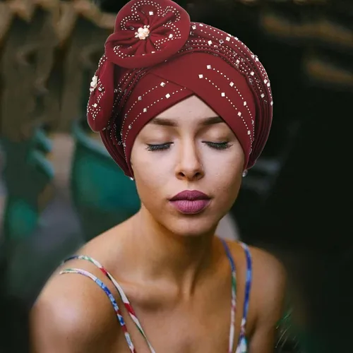 Vista 4 de Woeoe Gorro para la cabeza con diamantes de imitación negros, bufanda para la cabeza con perlas de flores, turbante para mujeres y niñas, Color-1