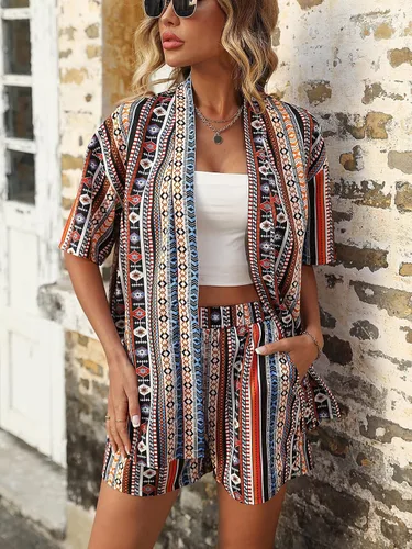 Vista 4 de GORGLITTER Conjunto de 2 piezas para mujer, camisa y pantalones cortos con estampado geográfico