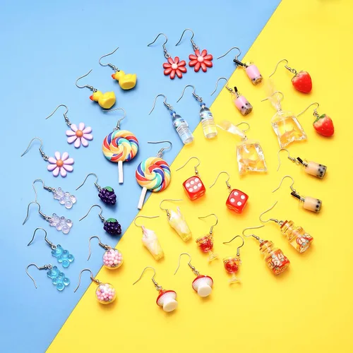 Vista 7 de 1218 pares de bonitos aretes divertidos y extraños, aretes de botella de agua con forma de pez dorado de hongo, aretes colgantes de té con leche a