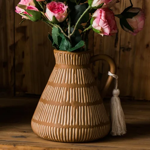 Vista 13 de Mowtanco Jarrón rústico con asa y borla, diseño de rayas verticales grises y amarillas, jarrón de arcilla de 10 pulgadas de alto, florero de Gris