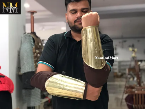 Vista 4 de Protectores de brazo espartanos medievales de latón para hombre, talla única Nauticalmart
