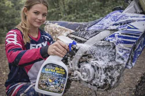 Vista 11 de Bike Brite MC4U Ultra Spray Wash - Azul (32 onzas líquidas)
