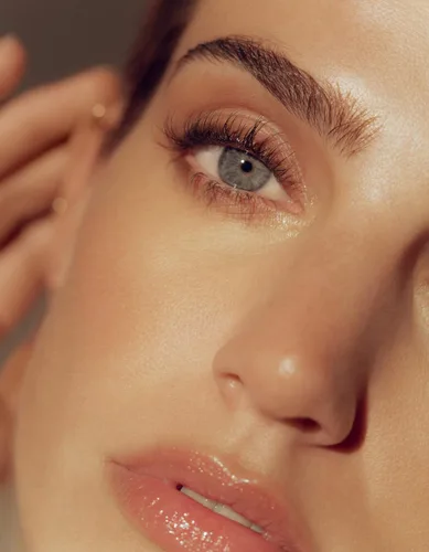 Vista 3 de RevitaLash Cosmetics, Lápiz de cejas de alta definición, hipoalergénico y libre de crueldad animal