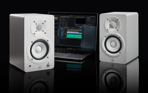 Vista 10 de Yamaha HS3 Monitor de estudio con alimentación en negro, par (HS3 B)