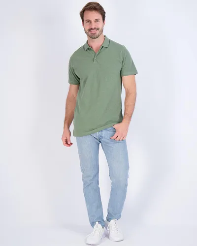 Vista 5 de Real Essentials Paquete de 3 y 4 Polo de manga corta de piqué de algodón para hombre, polo de alto rendimiento (disponible en tallas grandes y altas)