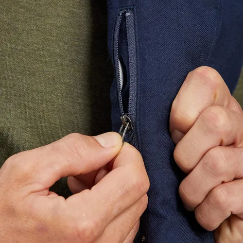 Vista 5 de Mizzen+Main Chaleco acolchado ligero resistente al agua para hombre, con botones frontales, colección York
